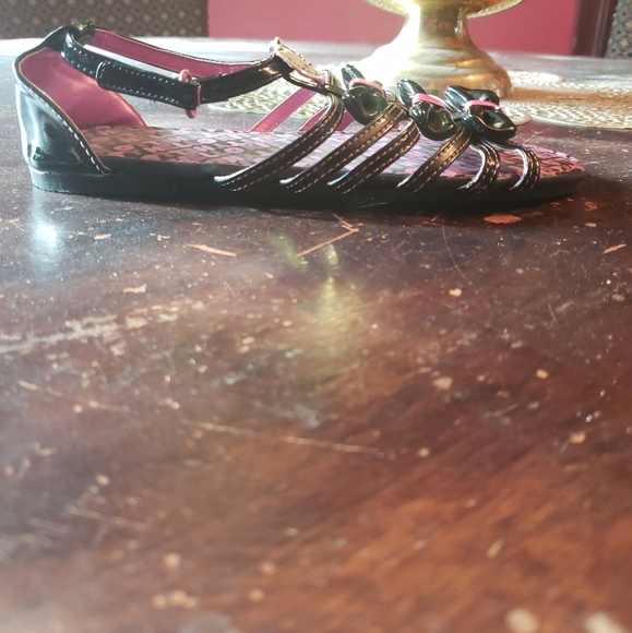 Hello Kitty sandals size 5 - Picture 3 of 5